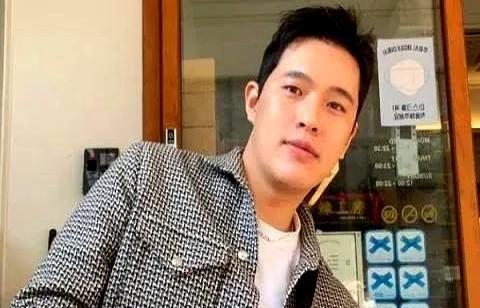 沉寂一年多的争议人物Hairmon突然在油管发布回归视频 瞬间冲上韩国论坛热帖 