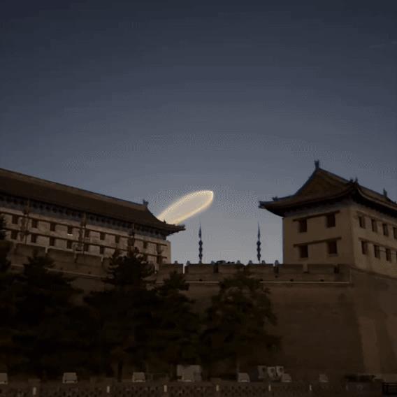 西安城墙现“不明飞行物”？祖国妈妈又趁大家睡觉发射了大家伙
有市民在6日凌晨在西