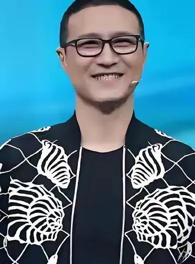 网友们纷纷喊话汪峰：
不要为了片刻宁静而放弃了整片森林！[泪奔][泪奔]