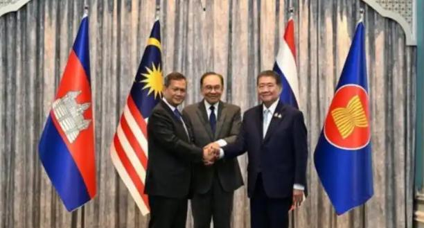 柬泰刚在上海握手，缅甸又变天了，敏昂莱被换下，中方送出3句话
2021年军变后，