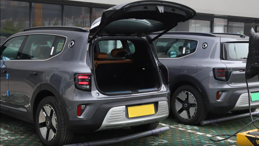 奔驰和吉利联合打造的中型SUV，限时16.99万起，全系带T+轴距2米9