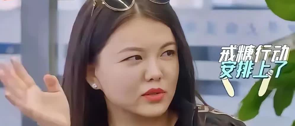 李湘现在后悔了！

她太后悔自己挣了太多钱！

因为有钱，自己就爱吃，想