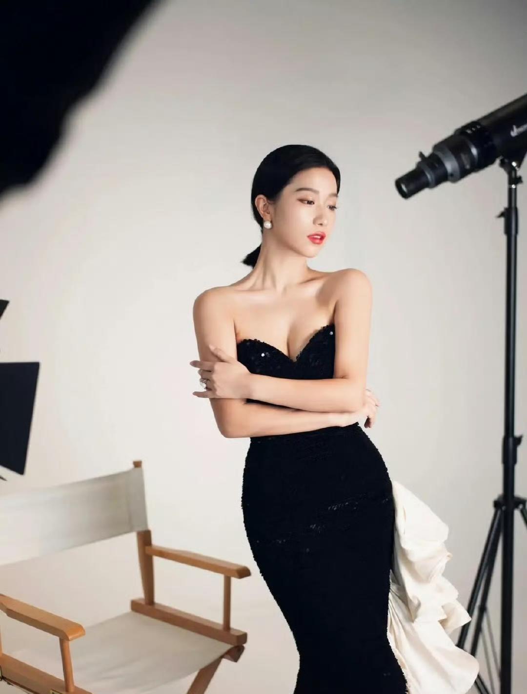 深圳卫视主持女神李如儒，颜值与身材并存，主持功力更是牛！