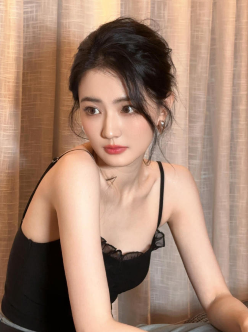 徐璐的黑色吊带，超可以的，nice！