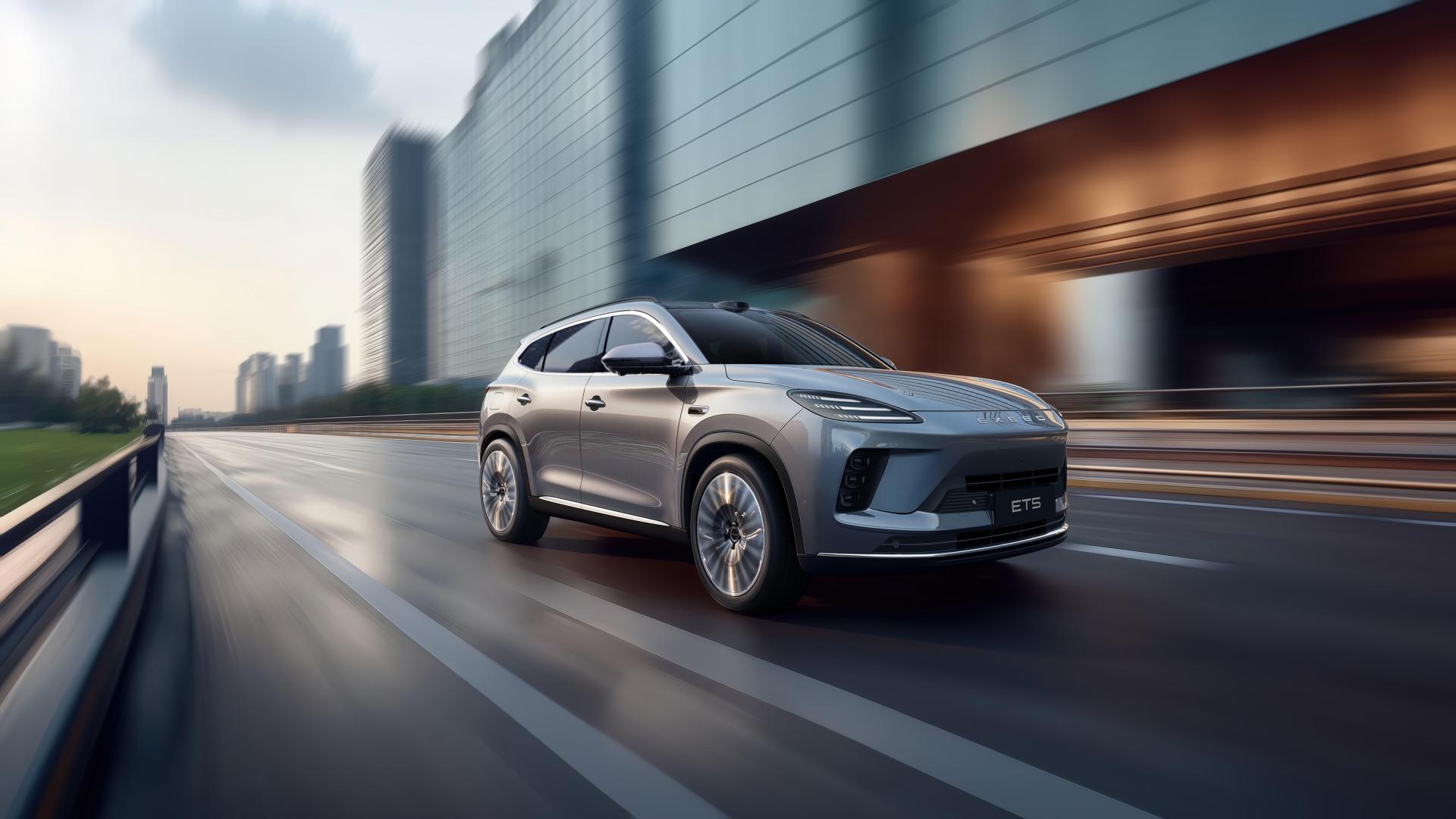 能坐“大人”那桌的新奢智电中型SUV全球上市，星途ET5置换价13.49万起