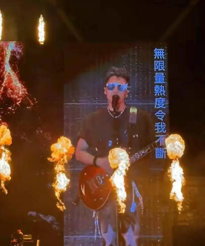 谢霆锋时隔20年再开演唱会，含泪唱与王菲定情曲《玉蝴蝶》！
我一直觉得谢霆锋和王