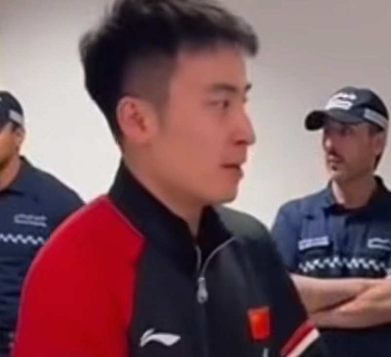 原来王楚钦男单夺冠，牛冠凯躲在后台也哭了[流泪][流泪][流泪]一个人在后台默默