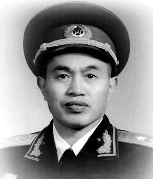 一次，兰州军区司令皮定均在外视察的途中，他去到了甘肃的一个农村中视察工作，在当时