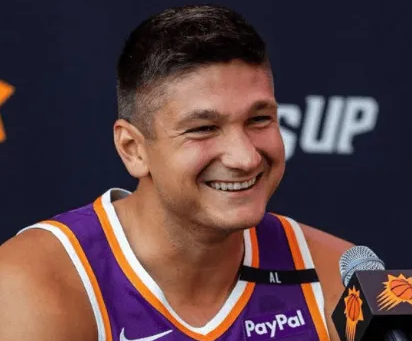 NBA常规赛太阳主场对阵鹈鹕的比赛已经结束。全场战罢，太阳以121-98战胜鹈鹕