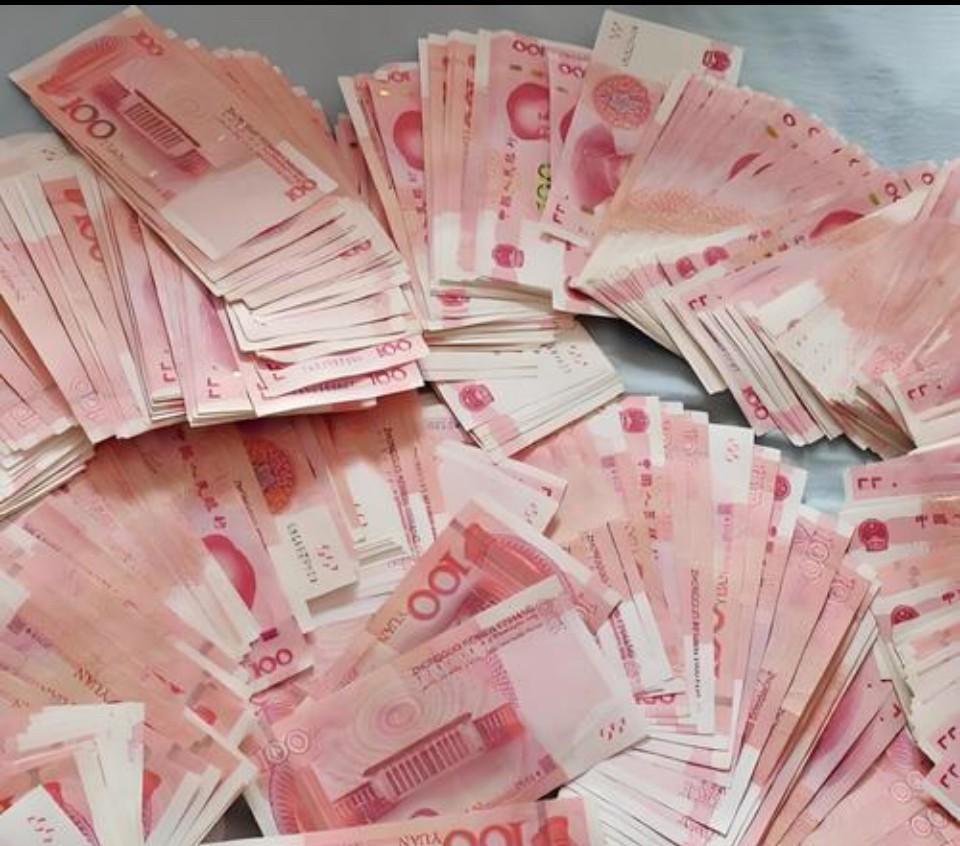 接了一个电话，是省城打来的。
来人叫出我的名字，她随后说，因为我在建行存款，建行