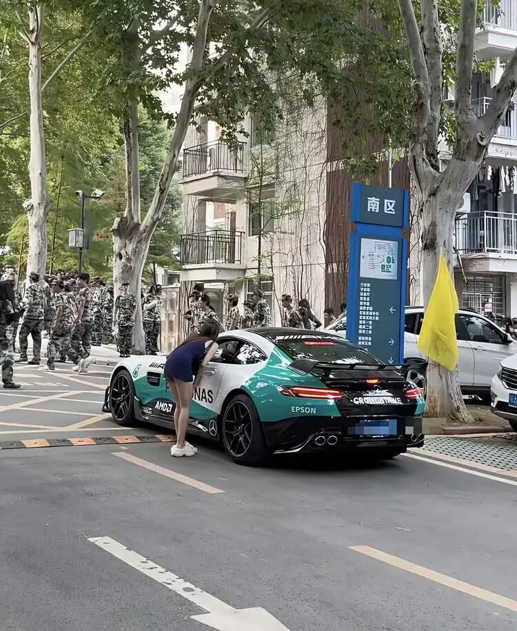 听说美女会主动上车，果真吗