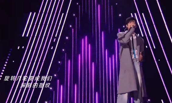 张卓尔的《指纹》后劲太足，感情里的遗憾被她唱得淋漓尽致，忍不住回放。 ​​​