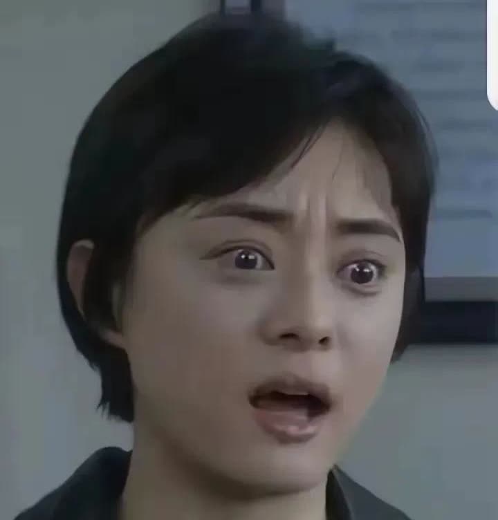 其实她现在这个样子，就是俩点：一是生了俩个孩子，二就是过度减肥。




