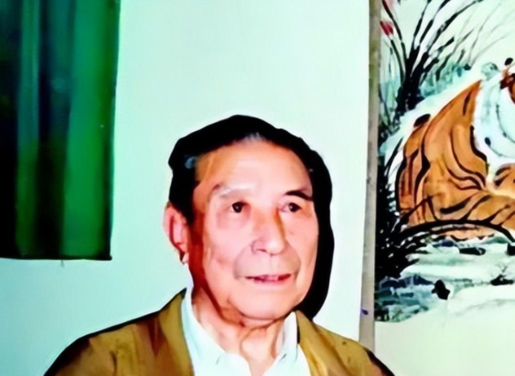 1939年，一地主将300名八路军接到家中休养，谁料，却被1200名日军包围。激