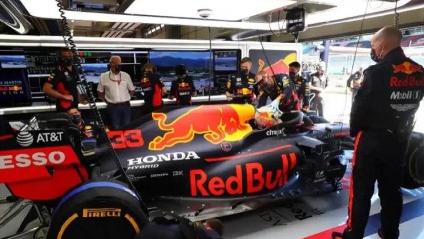 F1启动五步，FE一键启动？电动方程式，未来速度的全新定义！