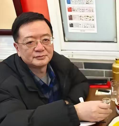 惊闻噩耗，诗人甘伟意外离世。甘伟是在老家安庆楼梯上滑倒触及头部，医治无效后在黄梅