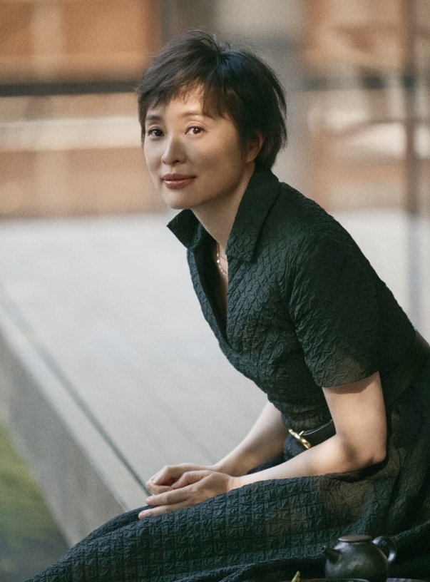 敢打包票
不仅陈建斌没想到，
就连蒋勤勤恐怕也琢磨不透，吴越居然离开陈建斌后一个