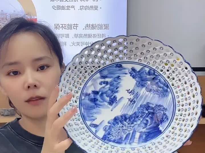 柴桑大姐今天提到了标杆与北海！
柴桑大姐说：
标杆，她儿子的亲爹，手机不是遗