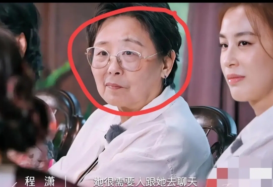 黄圣依妈妈终于不装了呀，亲口回应了女儿和杨子的婚姻。

邓妈妈说：我是从电视台知