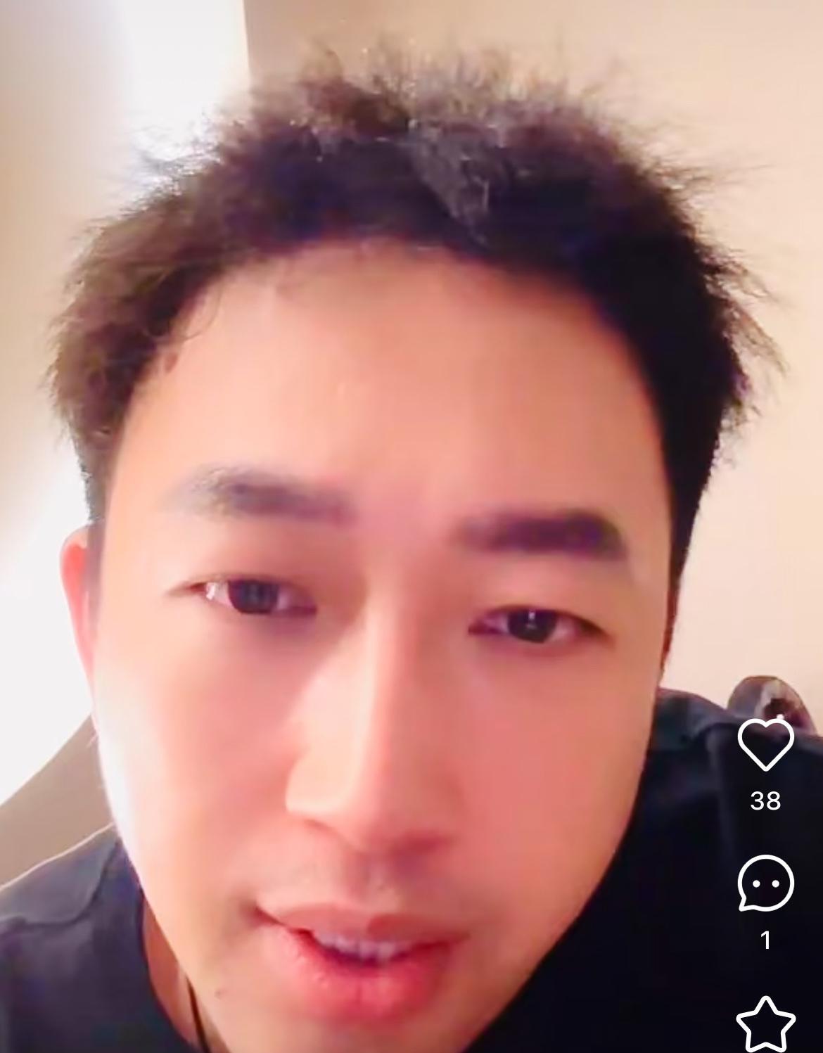 一觉醒来，
于正又开始护犊子了。
没想到《临江仙》播出就被人说不好看，可急坏于正