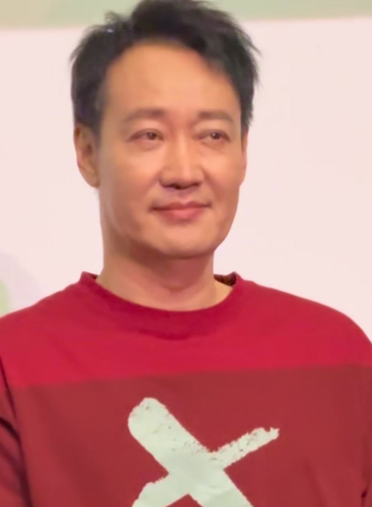 在没有大众视角下，

他一个人熬过了七天

辛柏青深夜发文：今天第七天，