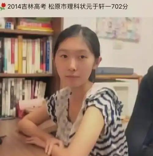 多么讽刺，陈立人那么嫌弃的妻子于轩一，也是万里挑一的别人得不到的女人。



她