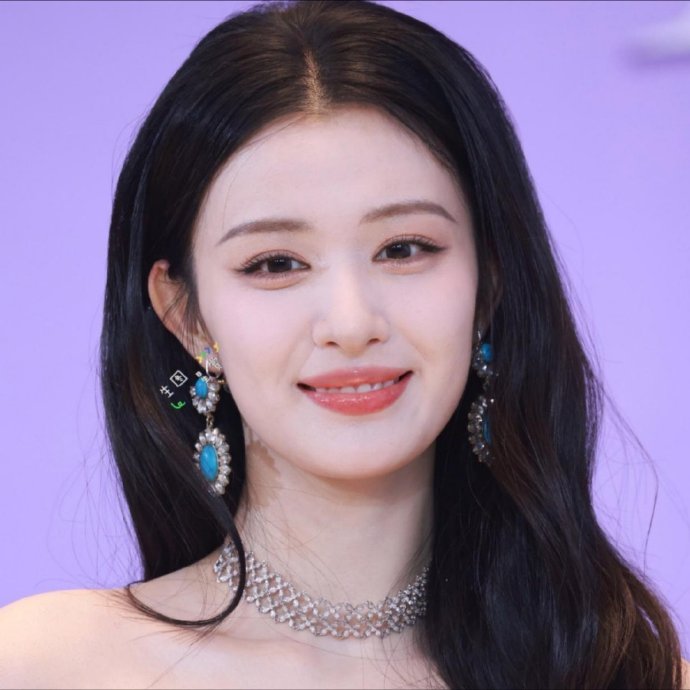 尖叫之夜红毯：王楚然美成珍珠仙子，林允意外摔倒让人怜惜 ​​​
