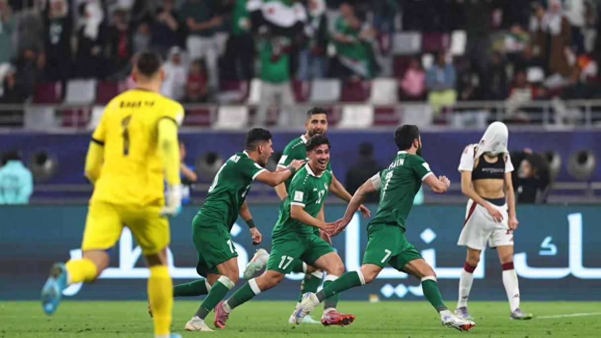 亚洲冠军太拉胯，2场拿1分排名垫底，下轮赢球也难晋级