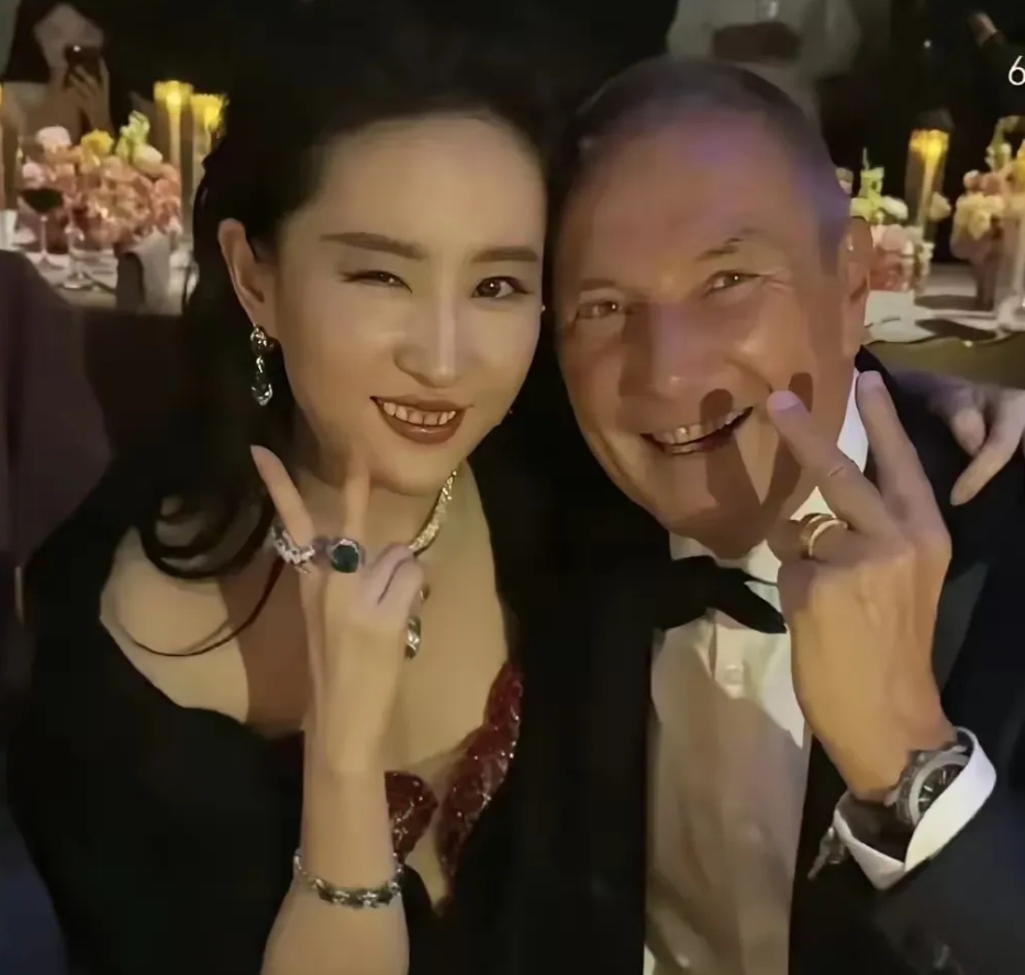 刘亦菲为什么不演正剧？
因为演技达不到要求。
之前拍过几部文艺电影，让资本认清了