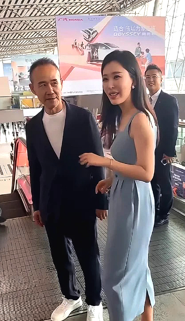 王:我工资也不高，一年也就一千多万吧