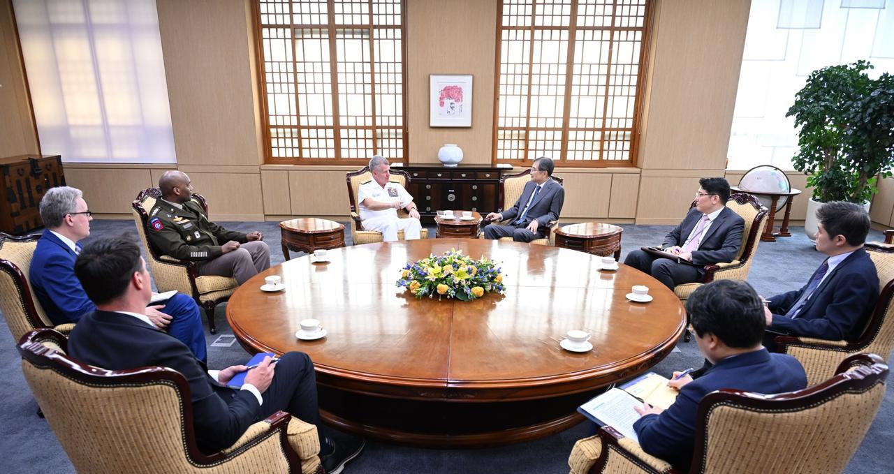 仁川登陆75周年。美国印太司令部司令帕帕罗结束对日访问，来到首尔，会见韩国外交部