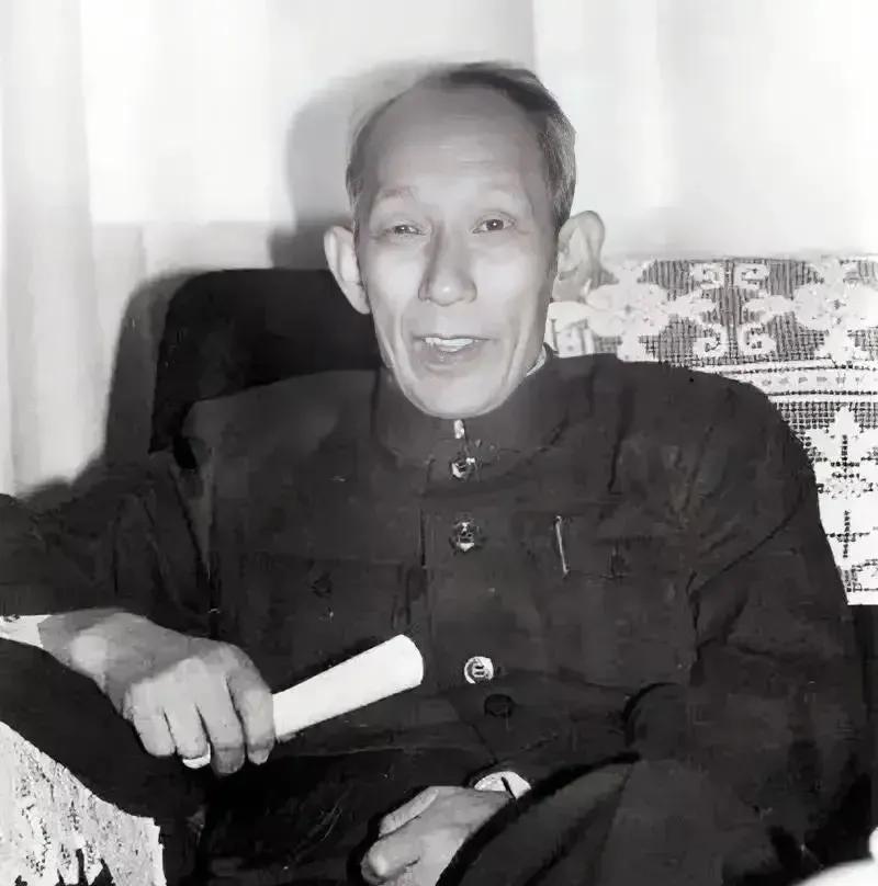 1996年，文强90岁生日将至，蒋纬国给他寄来一封贺信和一千美元，妻子拿过钱，却