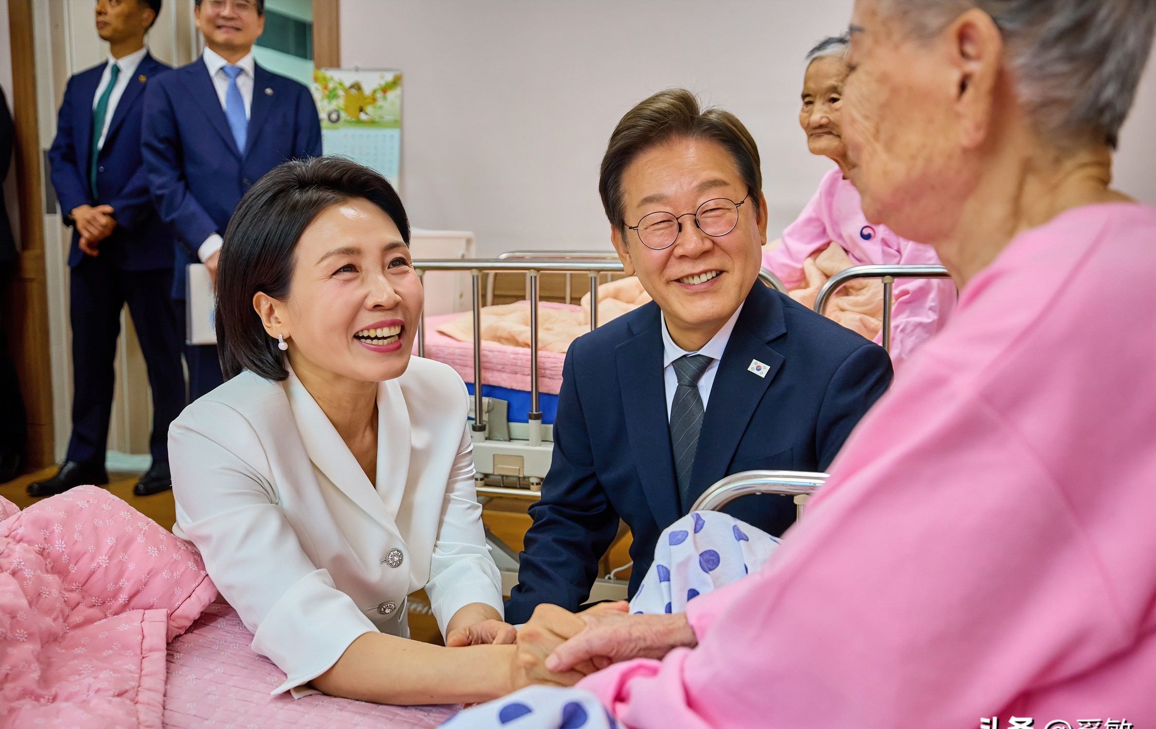李在明承认韩国经济不行了要发钱











韩国经济眼看要完蛋了，这可
