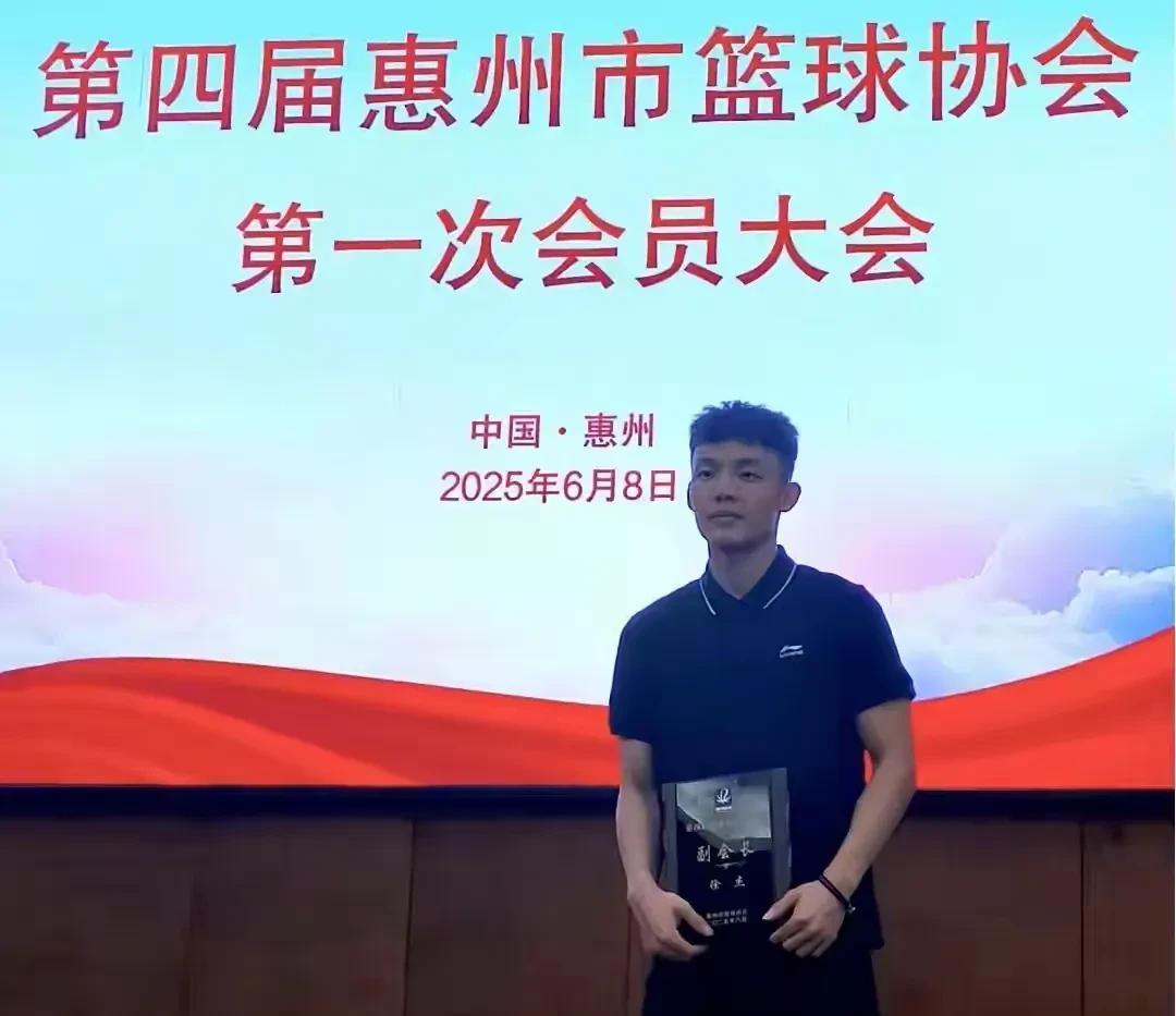 徐杰成为最年轻篮协副会长
近日媒体报道，广东年轻球员徐杰成功当选惠州市篮球协会副