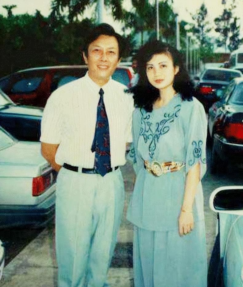 1990年除夕夜，唐国强妻子身着盛装，却用一条绳索结束了生命，留下一封控诉丈夫不