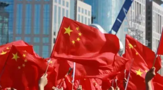 中美在关税领域的交锋日趋激烈，高层提前召开政治局会议，一开场便祭出“重拳”，明确