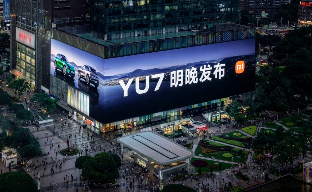 小米真有钱啊，车还没有发布，线下的实体广告已经在全国各个重要的城市投放了！

包