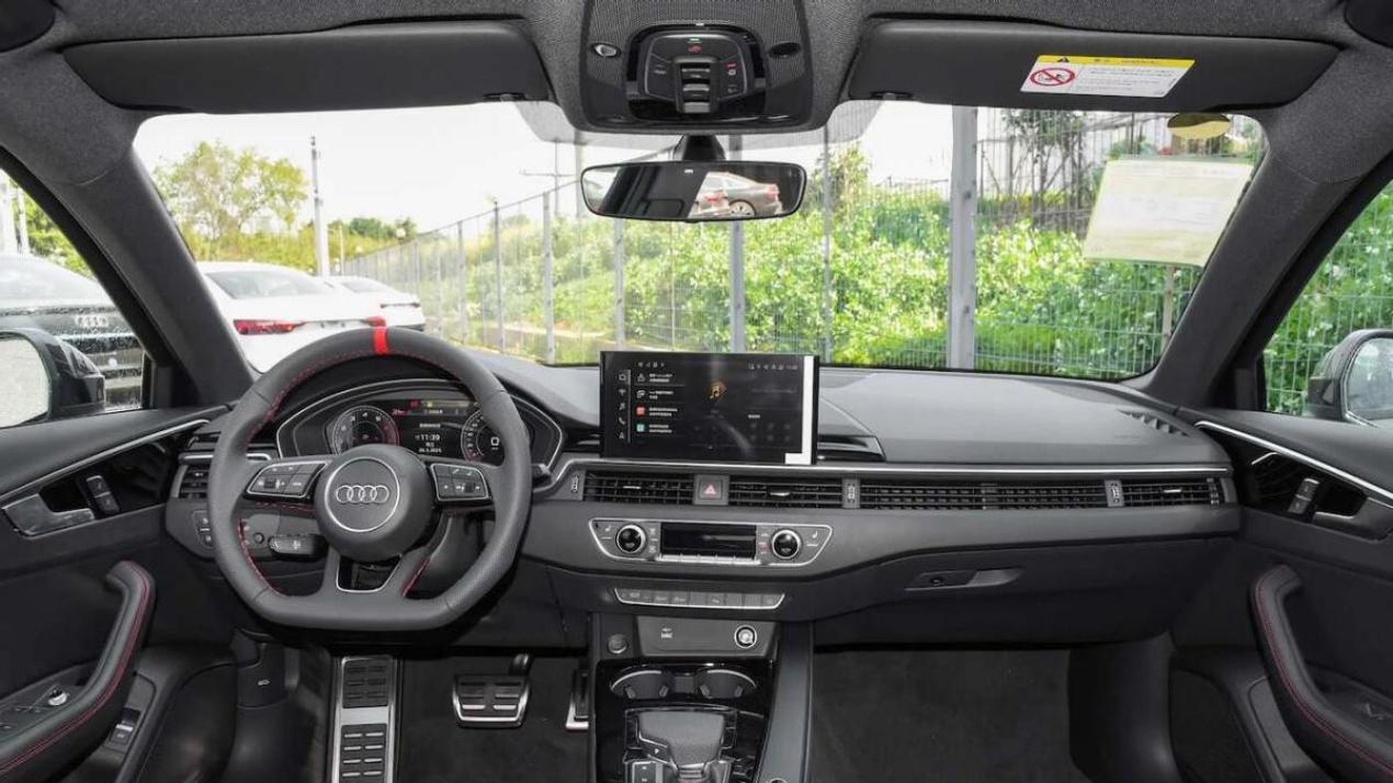 想买豪华中型车，凯迪拉克CT5对比奥迪A4L，谁更适合年轻人？