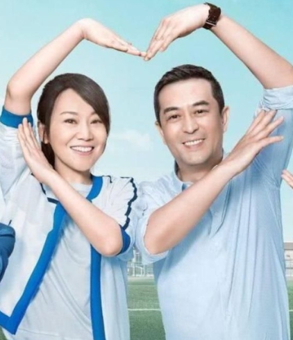 2004年，闫妮的丈夫邹伟突然提出离婚，他对闫妮说：“房子和车子都给你，100万