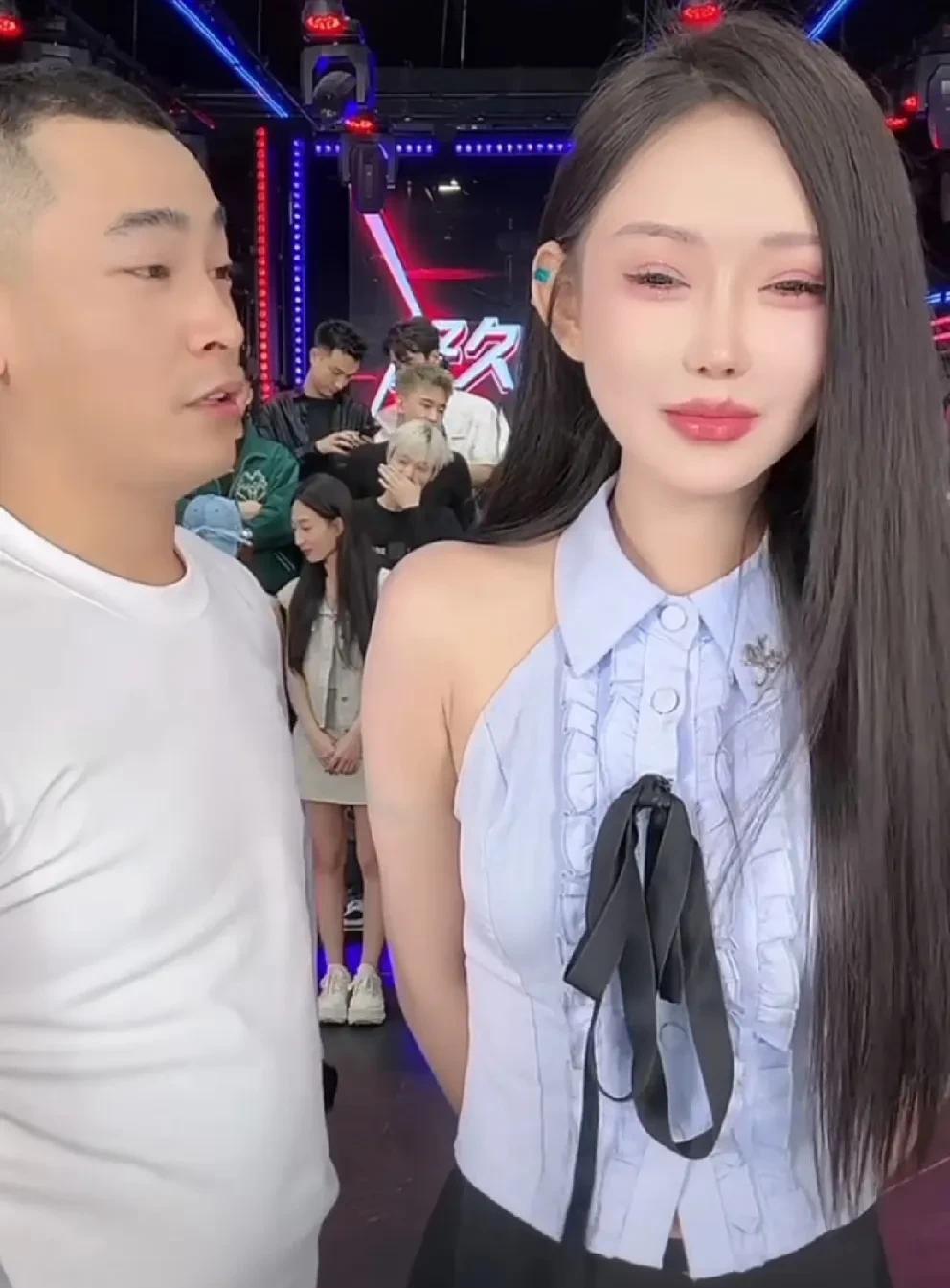 吴迪不指名怒斥艺人乱报销，柚子君尴尬承认道歉！
今天柚子君主动承认师父M的就是我