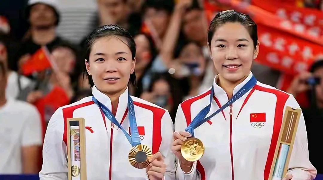 巴黎奥运羽毛球女双冠军陈清晨贾一凡看样子是彻底放弃一起搭档比赛了。下月羽毛球世锦