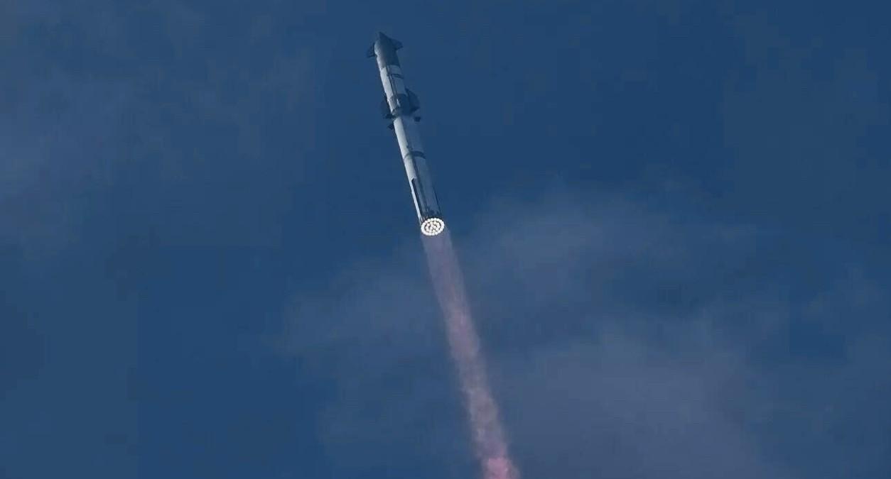 【SpaceX的“星舰”第九次飞行以惨败告终】
    NASA的发射现场镜头显