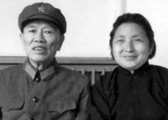 80年邓华病逝前，为何特意叮嘱家人：你们要替我谢谢小平同志

1960年，邓华将