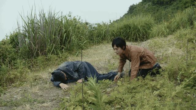 孙俪在乌云之上这段刨土戏真的绝了！没有一句台词，光靠一双手就把人看破防了。  