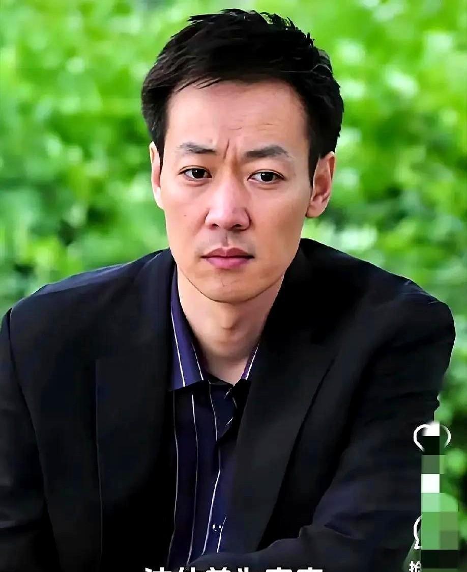 辛柏青：低调中藏着真挚的温暖人生
辛柏青，这名字响亮，却低调得让人几乎听不到他的