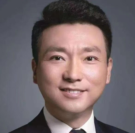 2000年，康辉与刘雅洁步入婚姻的殿堂，两人相约婚后不要孩子。没有想到，多年以后