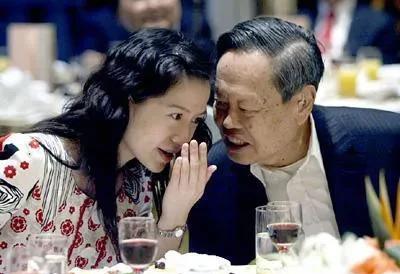 杨振宁长命百岁的秘诀找到了，不是什么灵丹，也不是什么妙药，就是和自己心爱的人翁帆