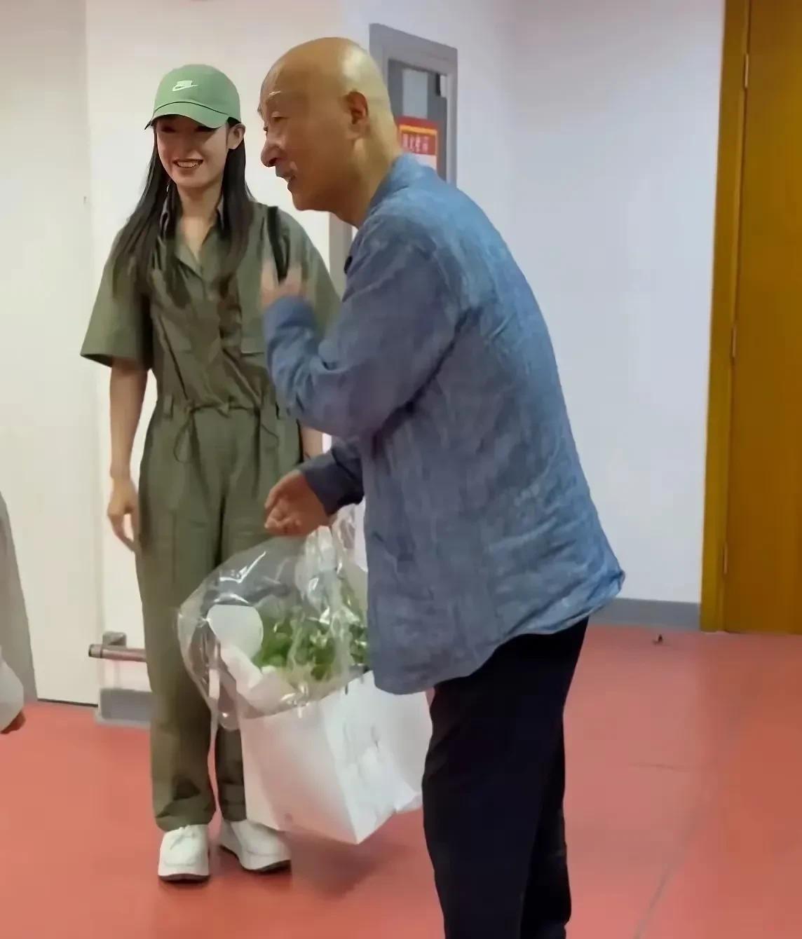 我考虑了两天，为什么决定不去看陈佩斯老师的电影《戏台》？
看了预告片后，客观说，
