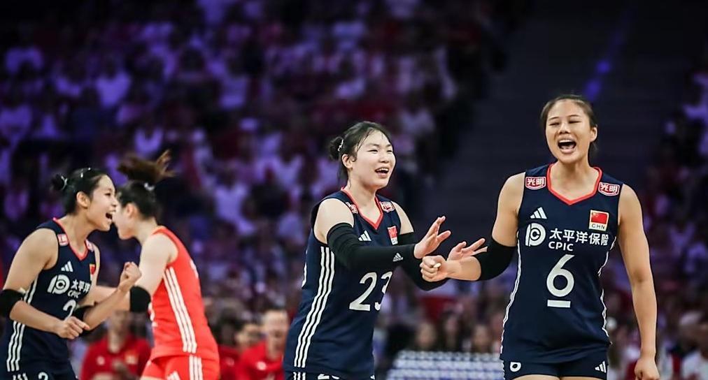 女排世联赛总决赛，四强已出2席，分别是[鲜花]


两场半决赛最新战报如下

1