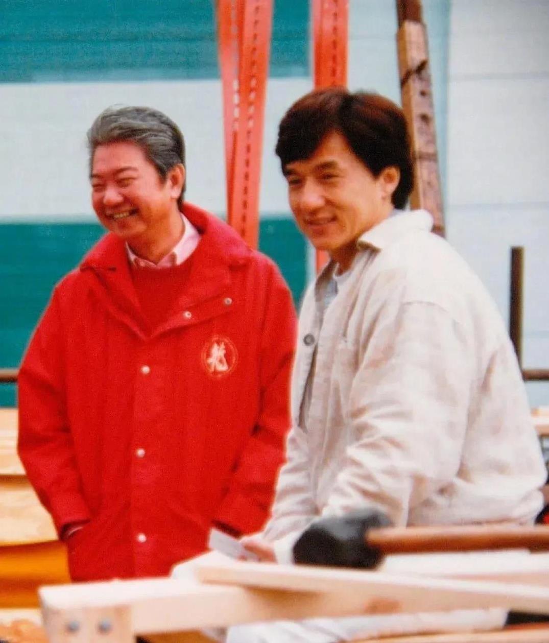 成龙发文悼念蔡澜
6月27日下午，成龙在社交媒体发文，悼念蔡澜。
成龙发文中，回